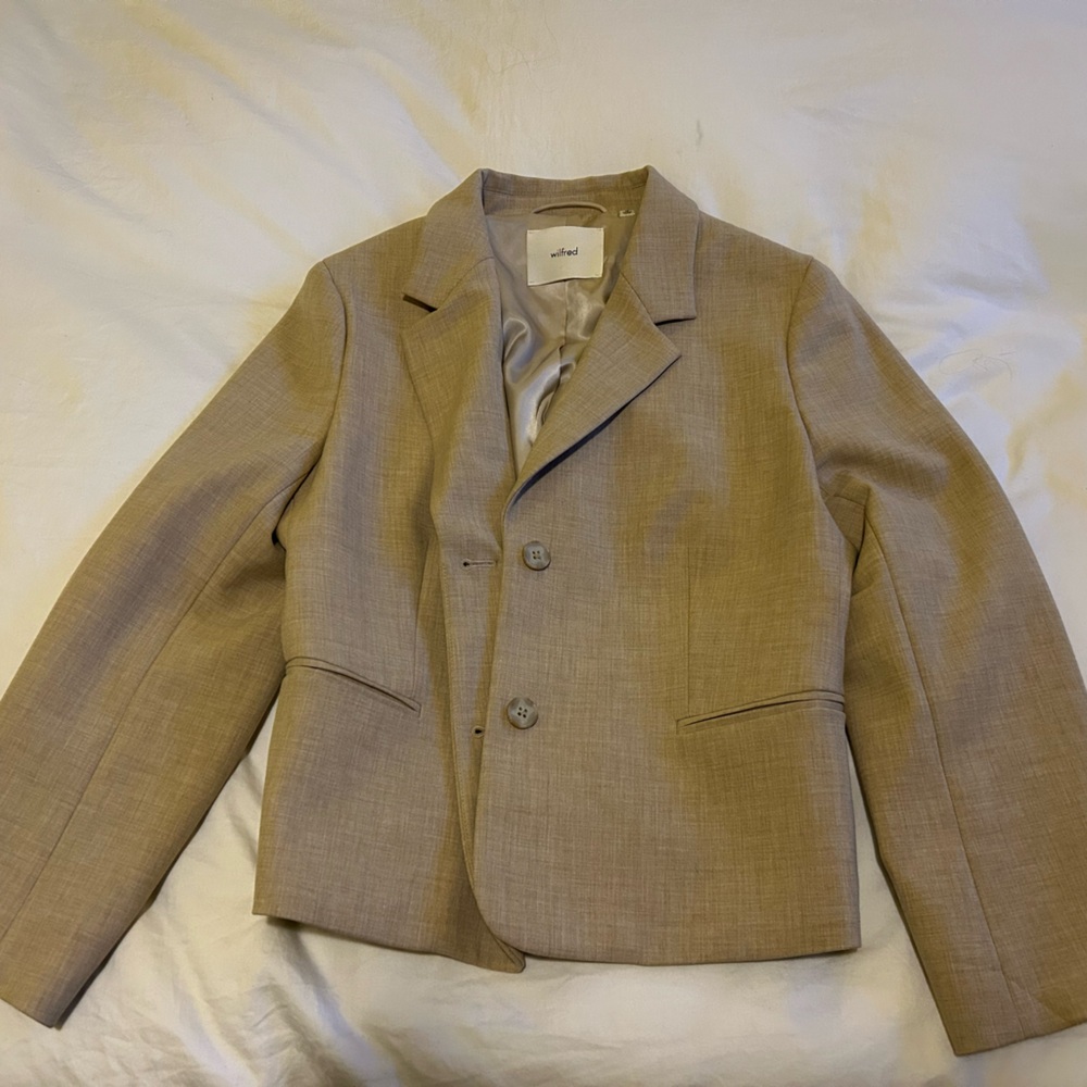 Aritzia size 10 suit jacket